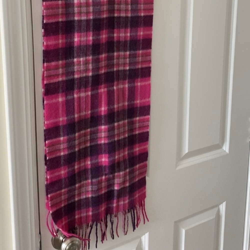 Plaid Fringed scarf cashmere From England
🧣Elegant Plaid Fringed scarf💕 cashmere